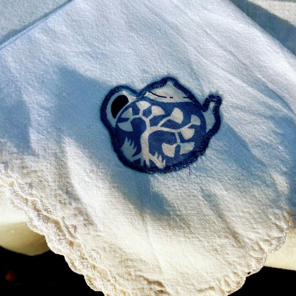 Vintage Tablecloth with Napkins Applique Teapots - Picture 6 of 8